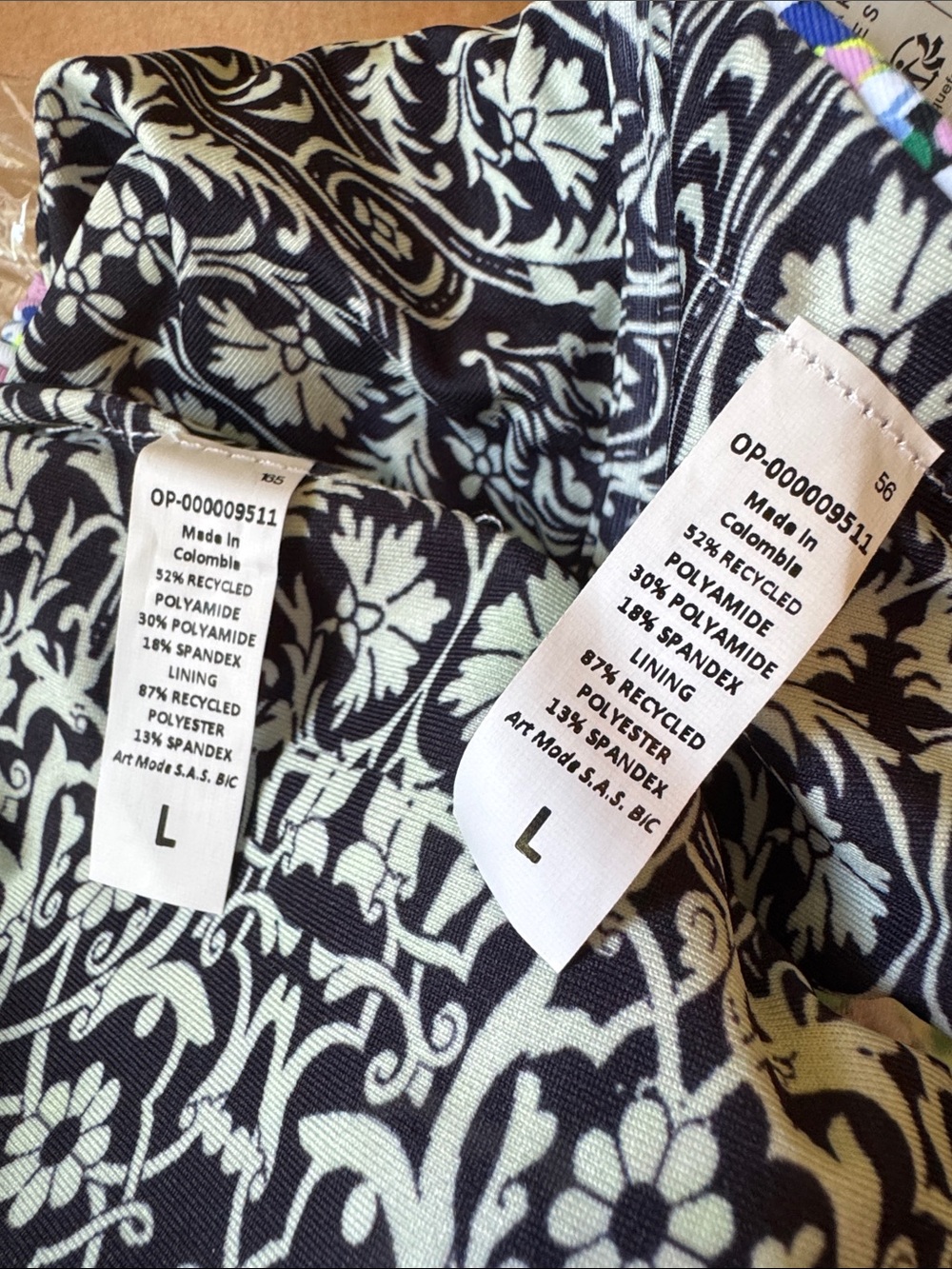 Maaji Multicolor Floral Fabric Accent with reversible navy and white print NWT - Picture 4 of 11